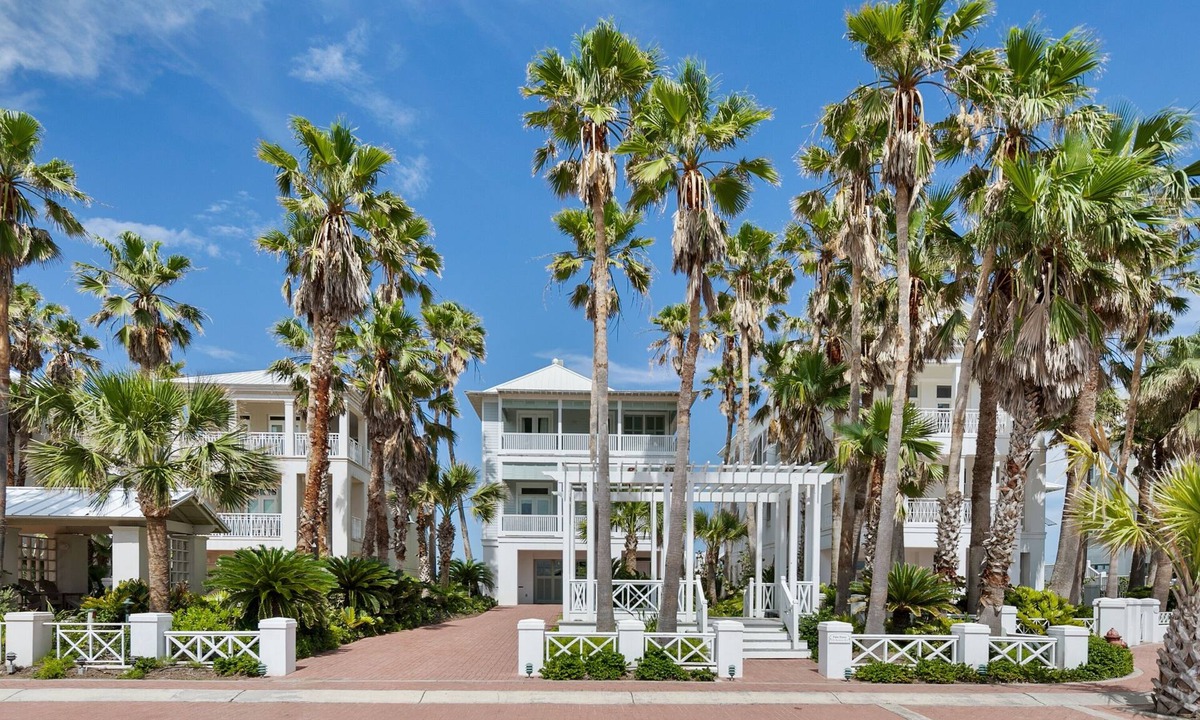 The Shores House | Palm House - Private Beachfront House 3 Bedroom Home by RedAwning