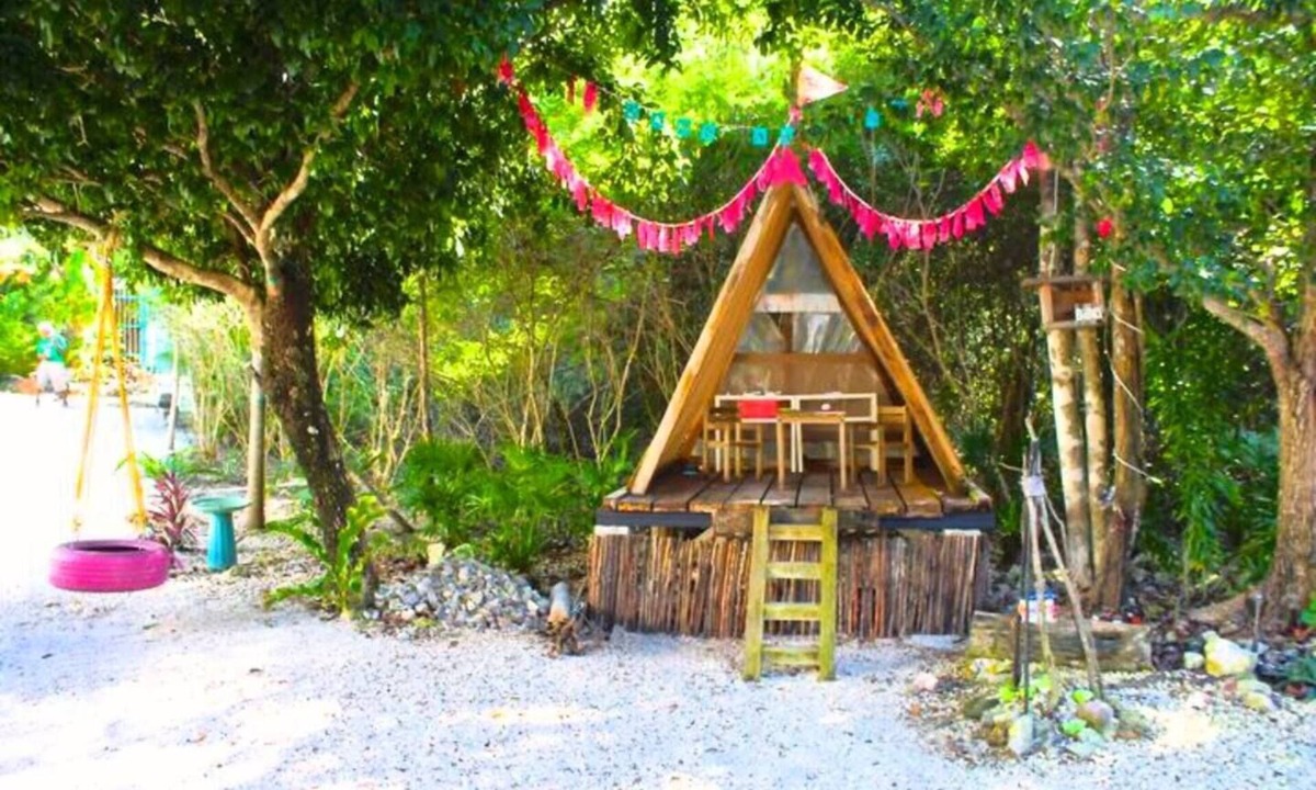 Akumal House | PEACE, LOVE & WIFI - Poolside Family Bungalow