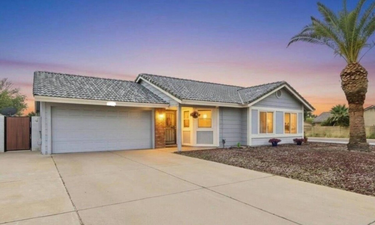 Peoria House | Peaceful 3-bedroom house with a pool in the heart of pleasant Peoria