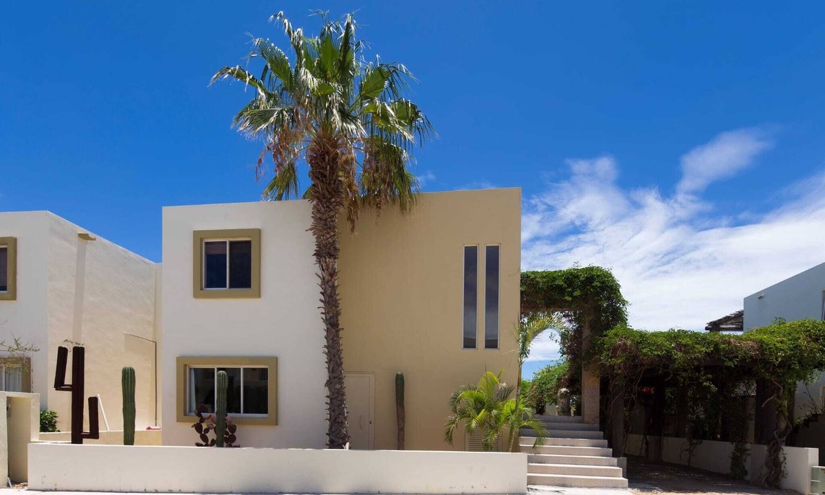 El Tezal Villa | Peaceful Beautiful 3B Villa for Rent