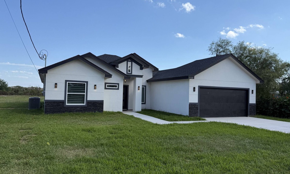 Arroyo City House | Peaceful Family & Pet-Friendly Getaway, Great for Fishing Trips & Group Fun