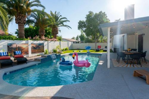 Dobson Ranch House | Peaceful Palm - Farmhouse Chic with Pool & Games