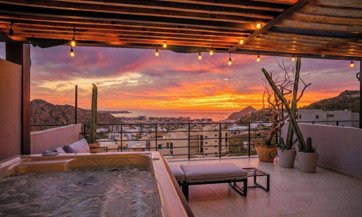 Libertad Apartment | Penthouse Private Rooftop Jacuzzi 24/7 Concierge