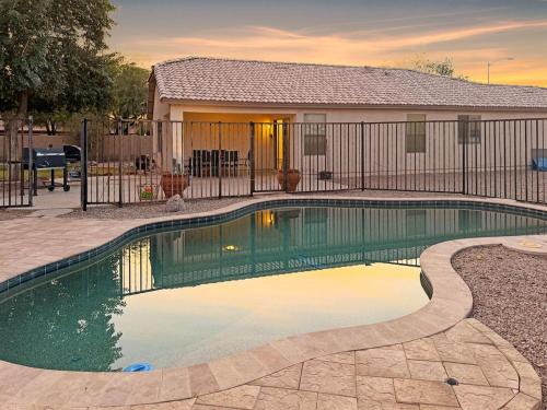 Tamaron House | Pet-Friendly 4BR Casa Grande Home Heated Pool Yard