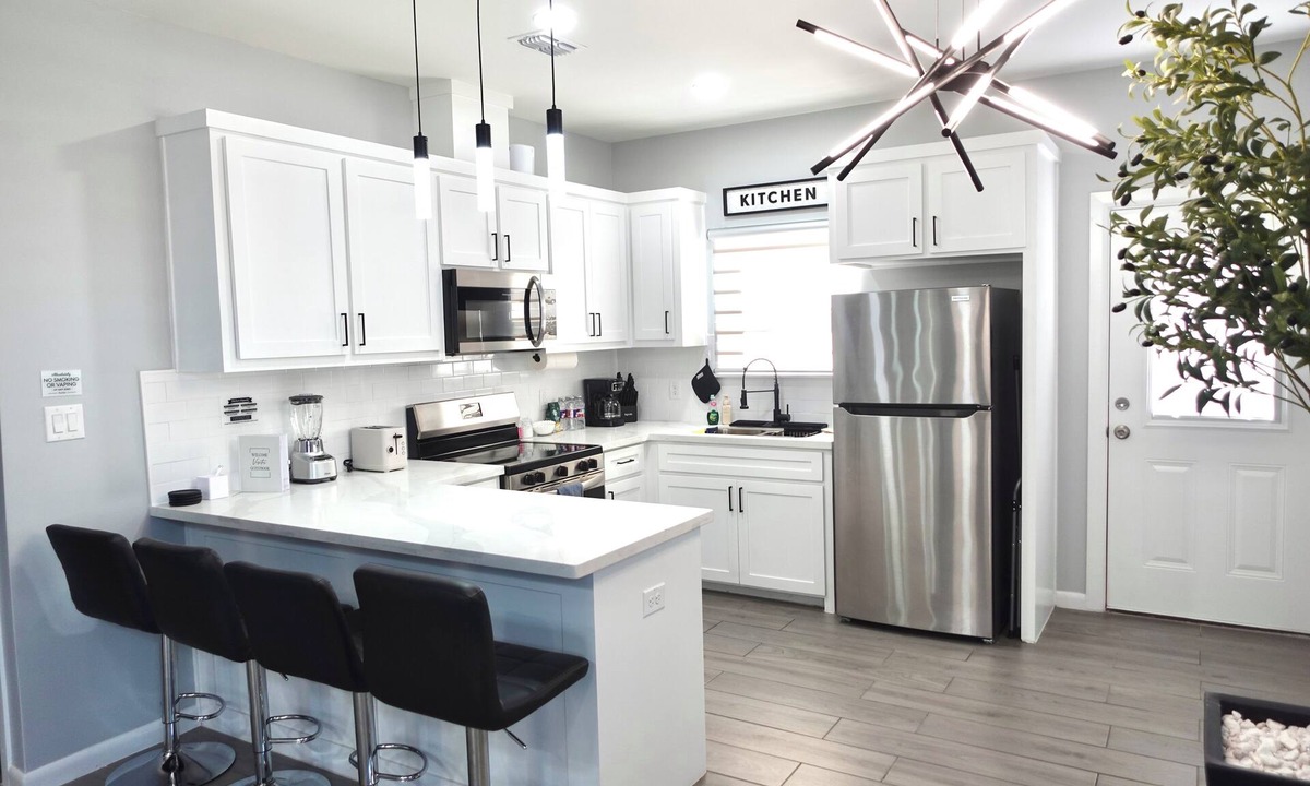 Pharr Apartment | Pet Friendly Gated Modern 2-Bedroom Apartment- Smart TVs, Fast WiFi, Peaceful