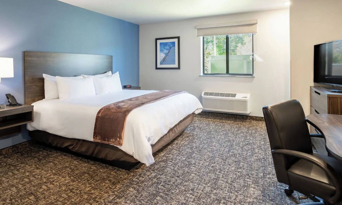 Sundance Hotel | Pet-Friendly Queen | Recliner + Full Kitchen | 2.2 mi to Sundance Park