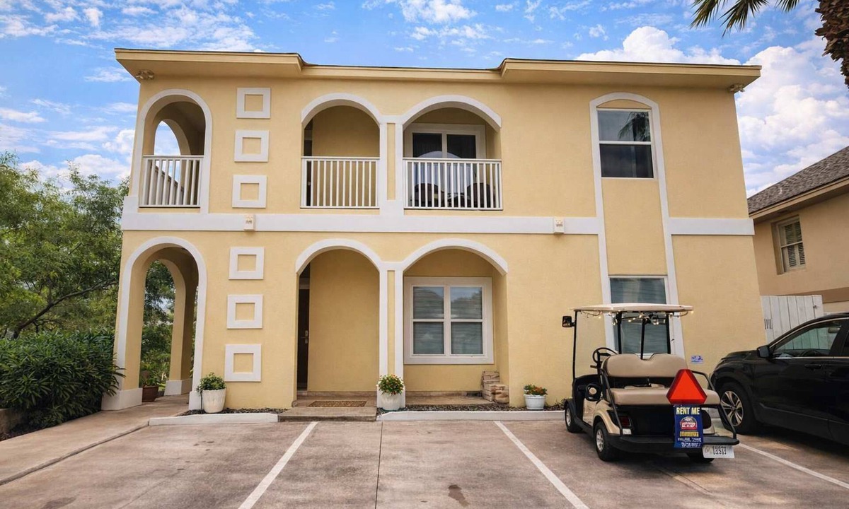 South Padre Island Condo | Pet Friendly - Overlooks Pool Sleeps Tons