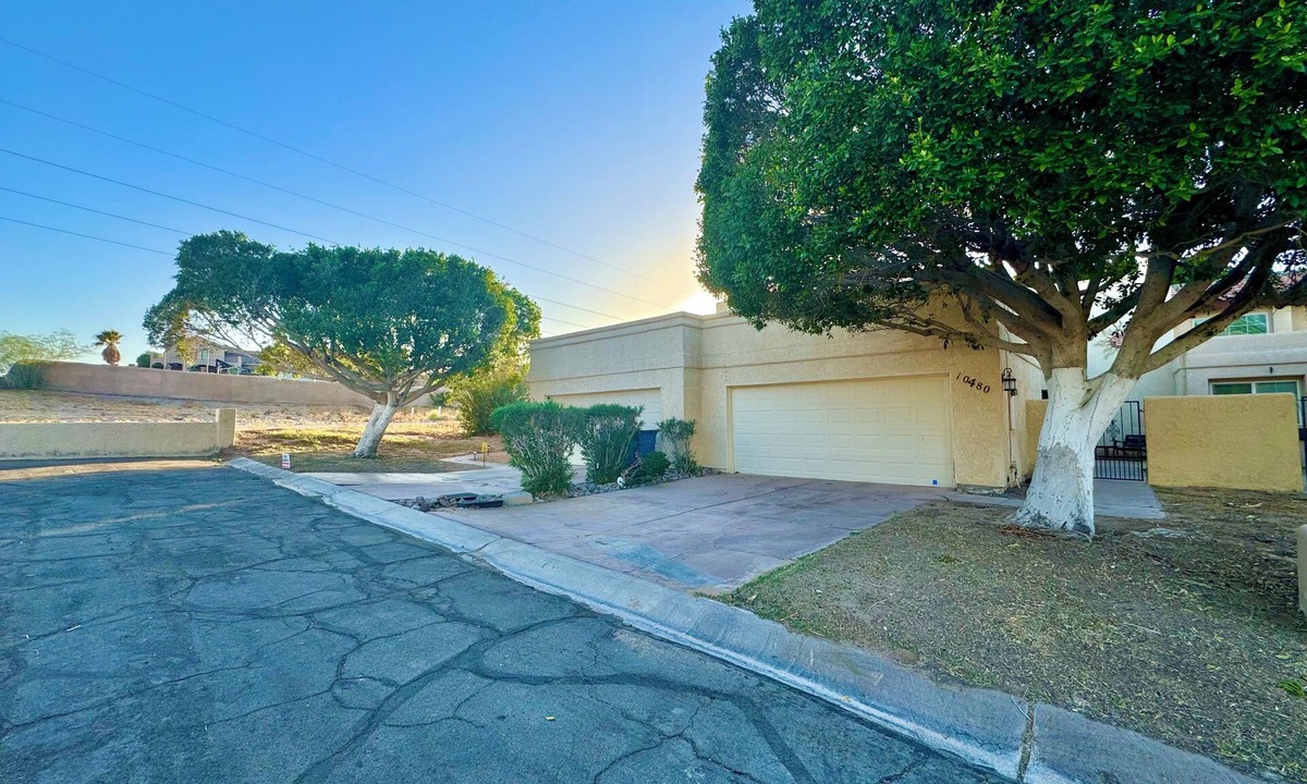 Fortuna Foothills House | PETS STAY FREE! 2 bed/2.5 ba townhome on Golf Course in the Foothills of Yuma