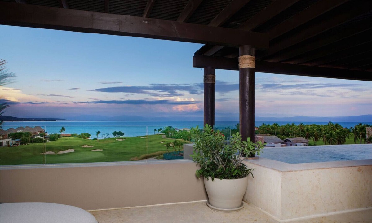 Punta de Mita Apartment | PH Tau Prima Vista in Tau by Mita Residential. Staff, Golf Cart, Ocean & Golf View, Pool