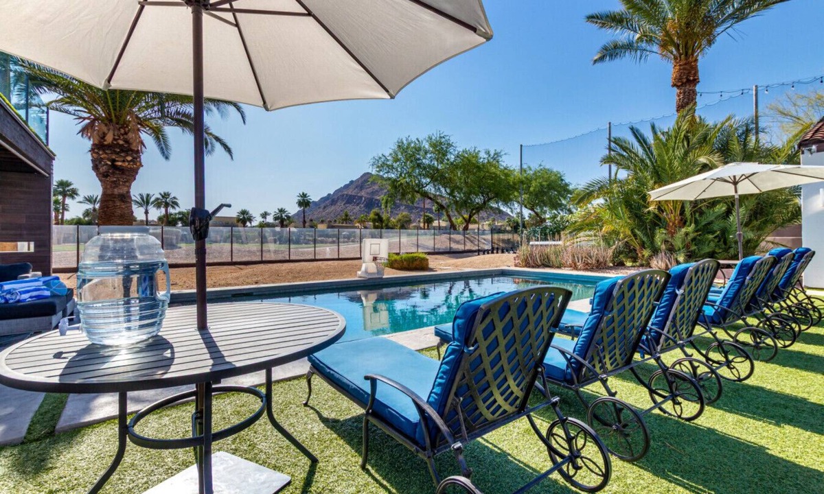 South Scottsdale House | Phoenician Golf, Heated Pool, Contemporary, 11 Beds