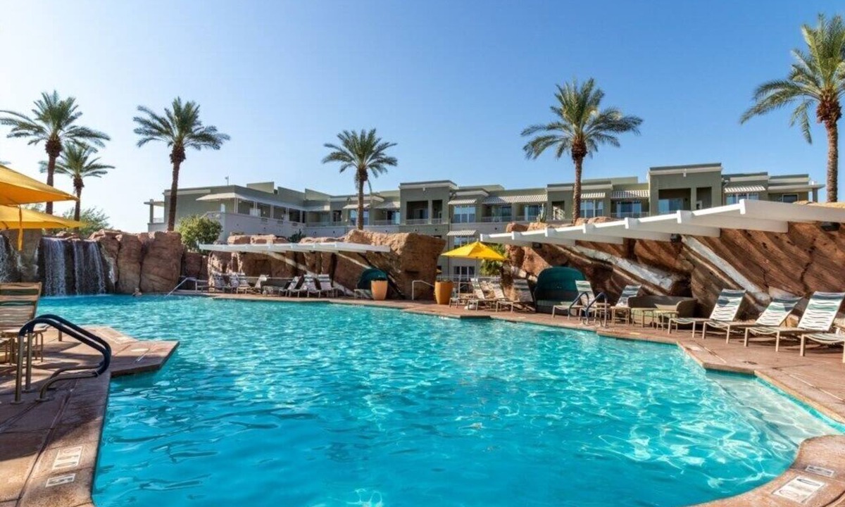 Desert Ridge Condo | Phoenix | Desert Escape | Golf & Resort Pool