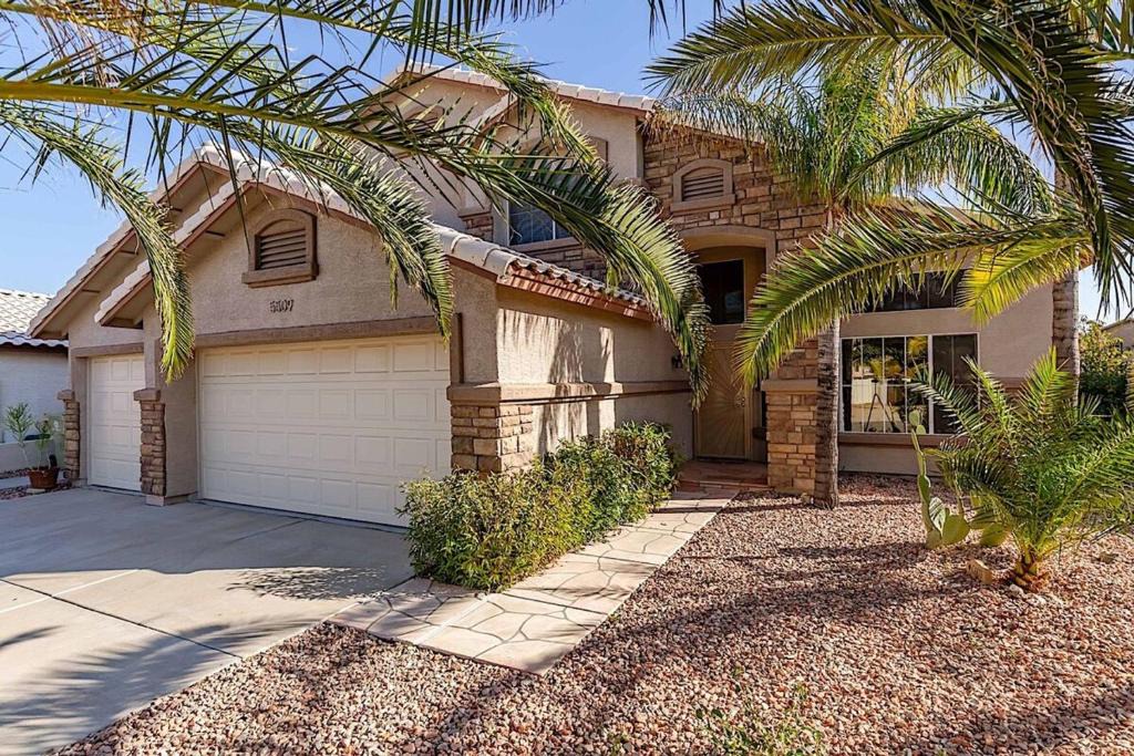 Glendale House | Piute Palace 5BR by Casago