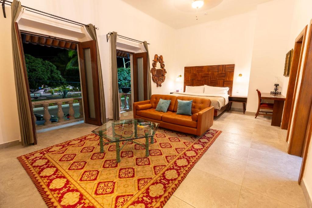 Lourdes Hotel | Plaza Chapala Hotel