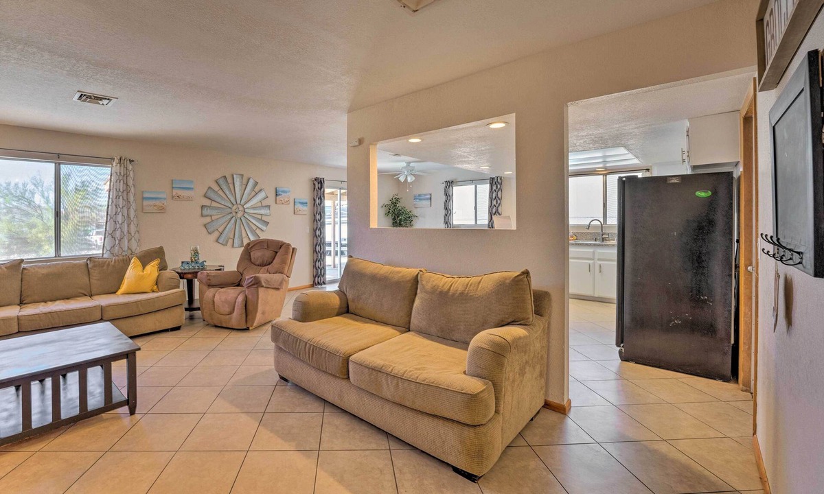 Lake Havasu City Cottage | Pool & Boat Parking 1 mi to Lake