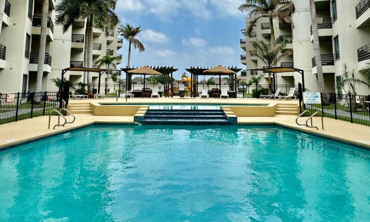 Mission Apartment | Pool & Jacuzzi Condo - Book Now!