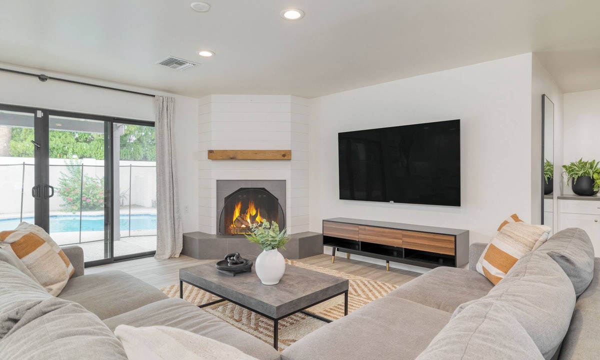 Raskin Estates Villa | Pool + Spa + Putting Green | Playground + Minutes to Kierland | White Agate