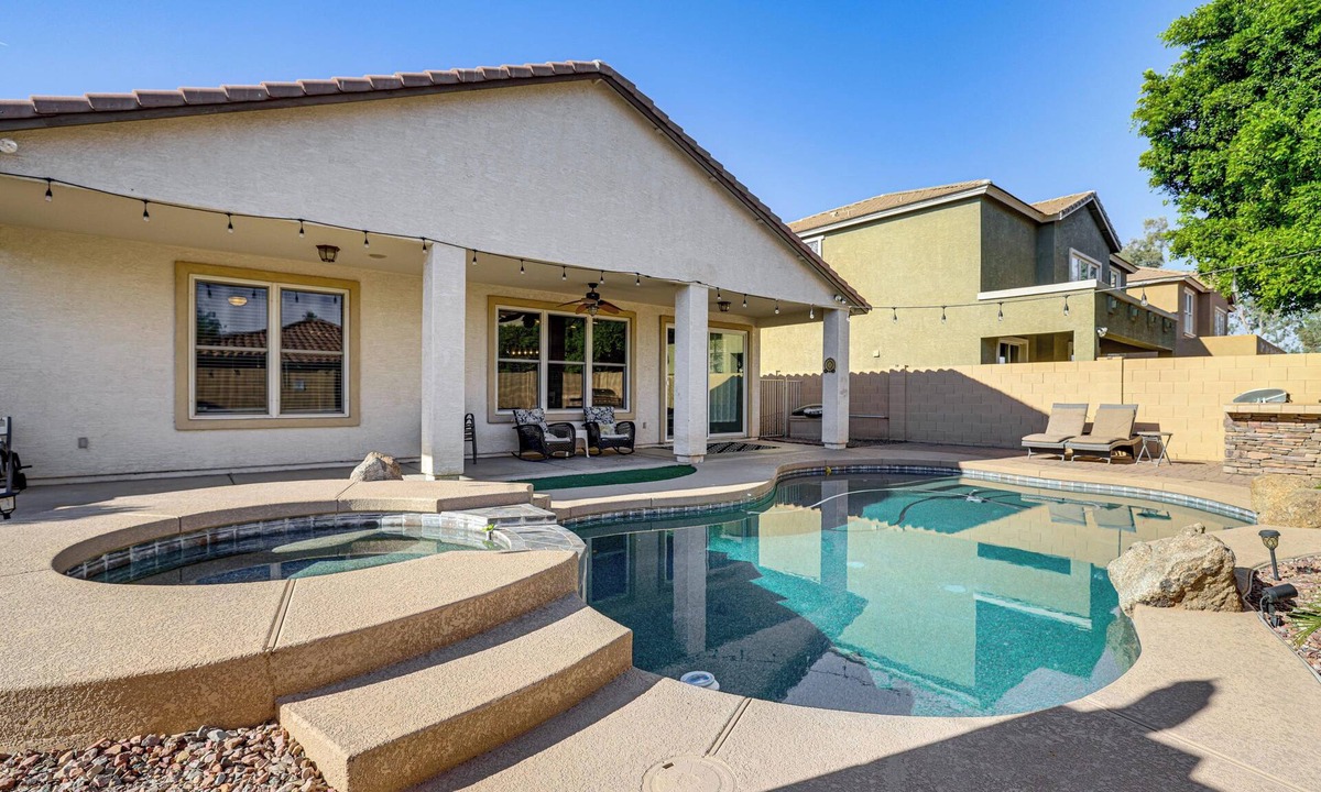 Copper Leaf House | Poolside Oasis: Group-Friendly Getaway in Phoenix!