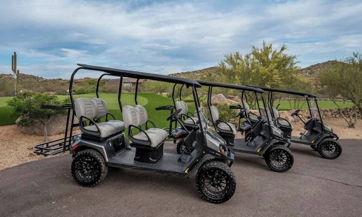 Pinnacle Peak House | Practice, Play, and Stay at Saguaro Point