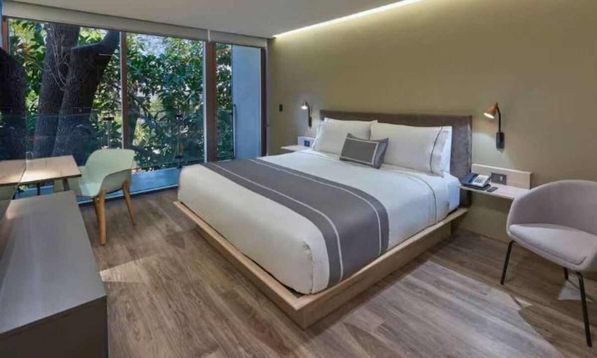 Providencia Hotel | Prime Location in Trendy Zone – Modern Room, Work Desk, and Local Charm