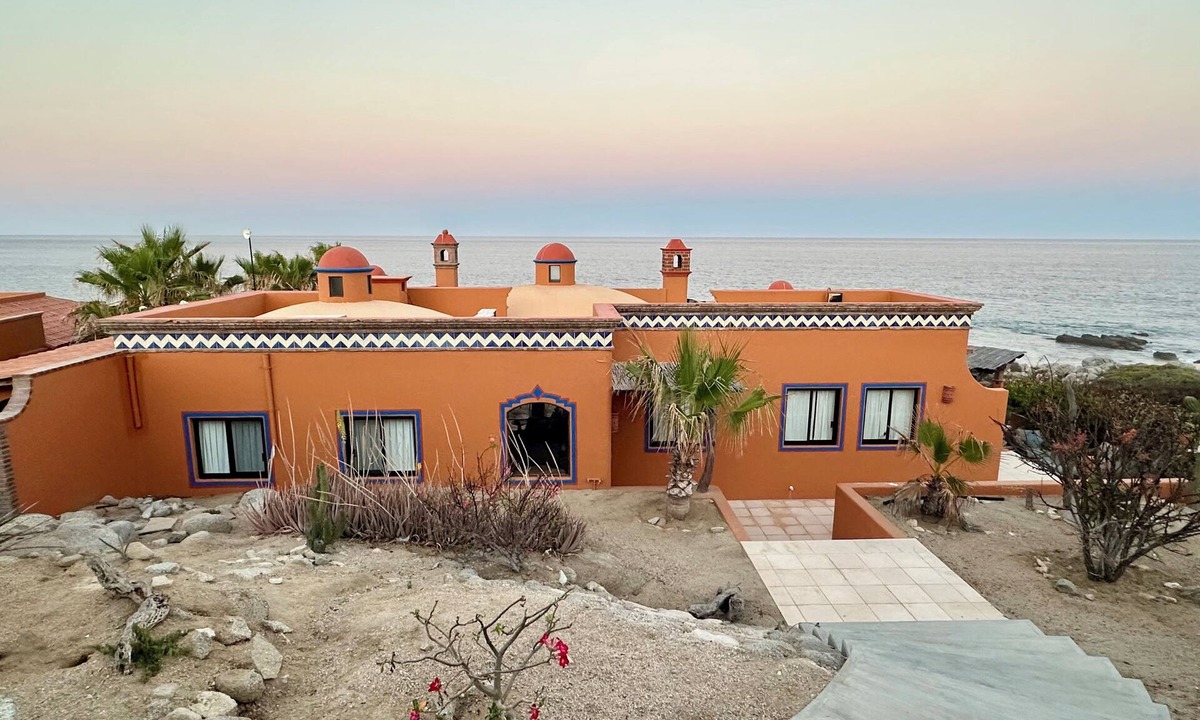 Vinorama House | Pristine Beach Front, 3br Villa, tropical oasis, on the Sea of Cortes. with AC!