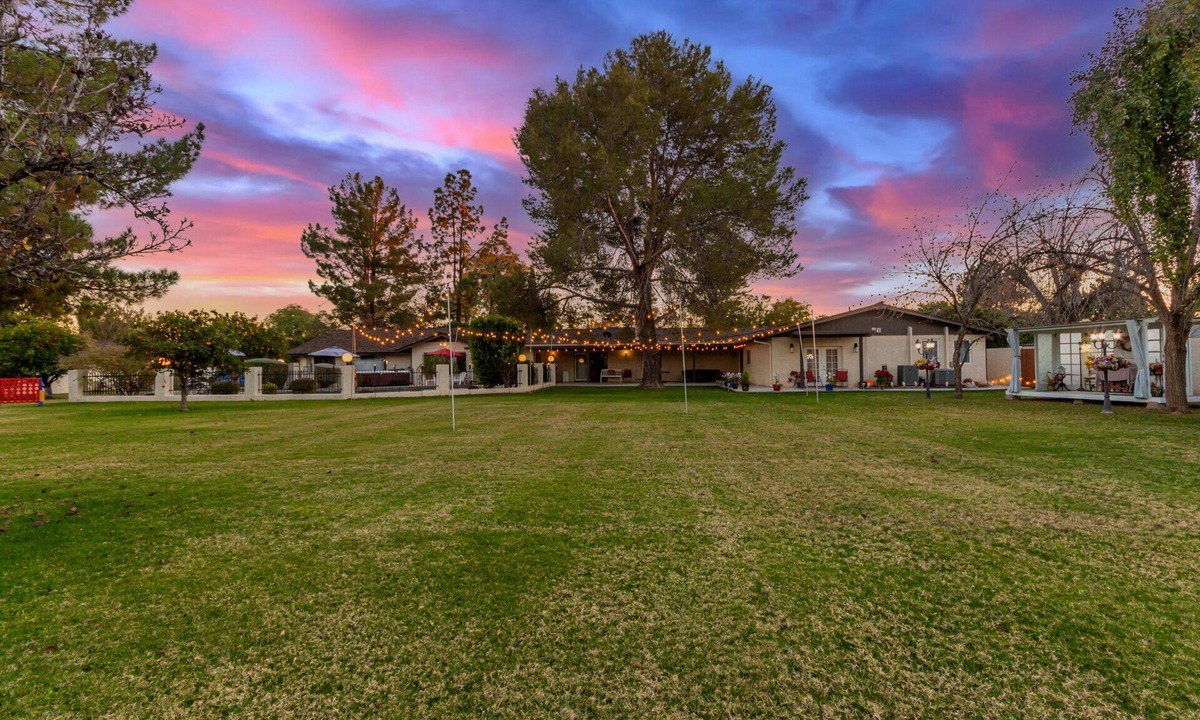 Mesa House | Private 1-Acre Retreat Pool, Spa, Pickleball & Ramada in Mesa