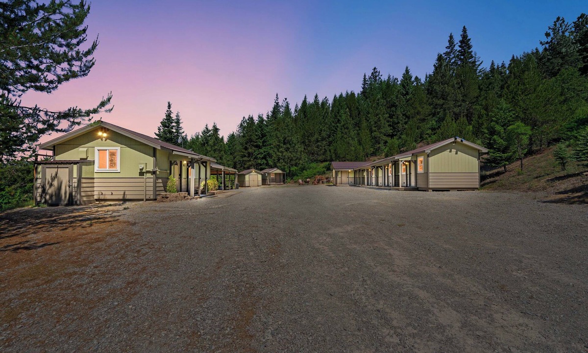 Kellogg Cabin | Private 12-Acre Mountain Retreat - Sleeps 16+ - Perfect for Families & Friends