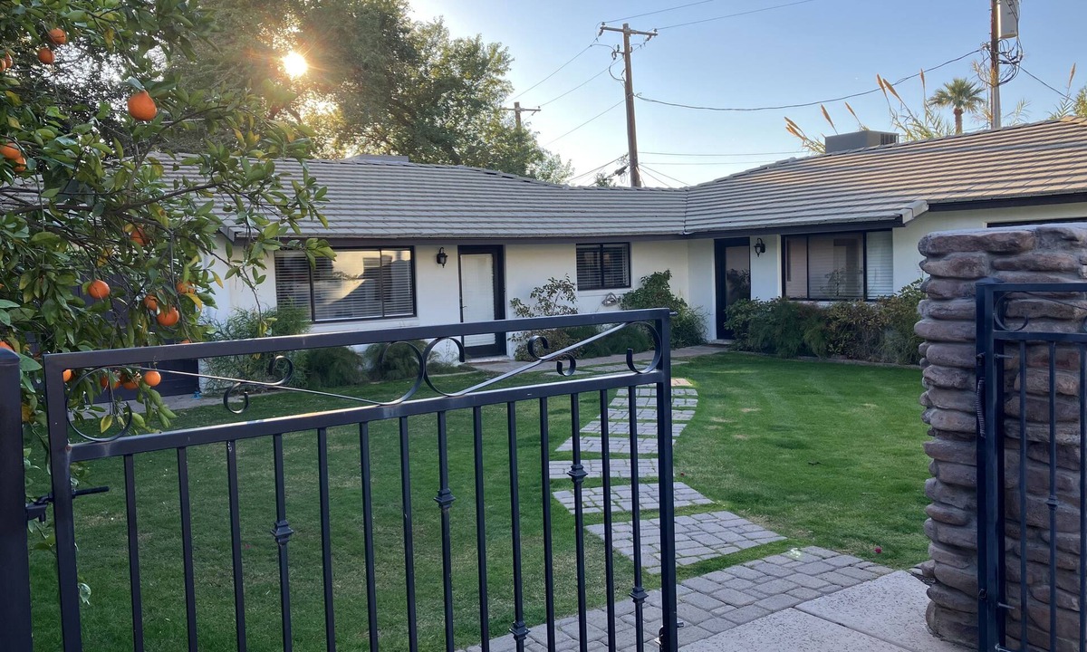 Arcadia House | Private 2 bedroom casita on lush Arcadia estate with views of Camelback Mountain