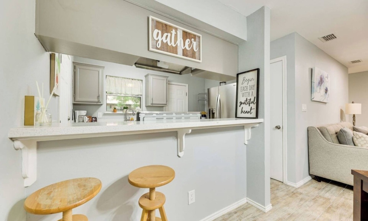 San Juan House | Private Fenced Backyard Pet Friendly Grill
