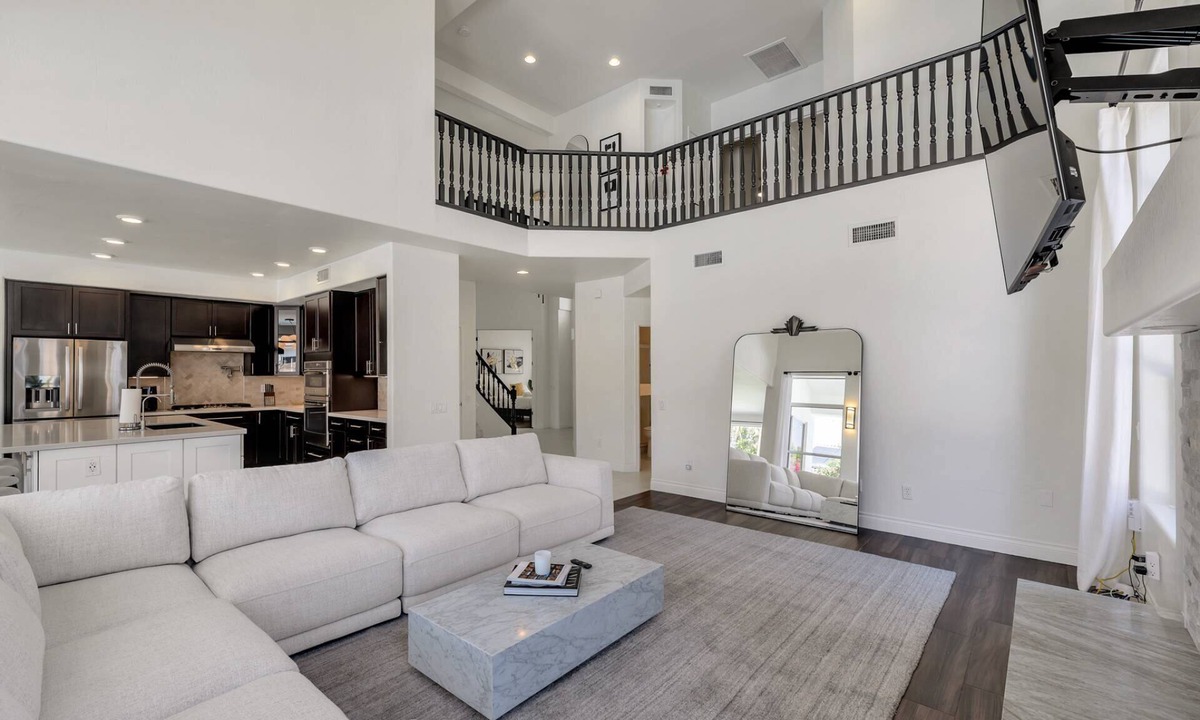 Arabian Crest House | Private Heated Pool, Putting Green, Pool Table, BBQ, WIFI, Near Golf, Dining & Mayo Clinic+FREE GOLF