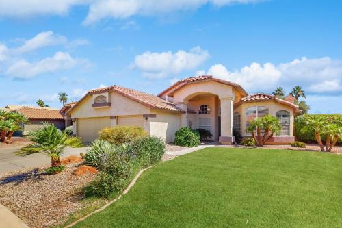 Avondale House | Private Pool, Yard & Pool Table! 'Avondale Abode'