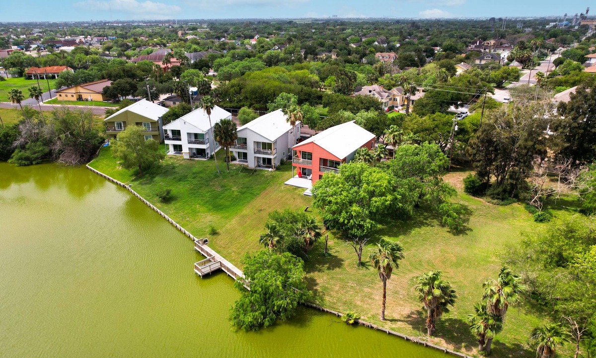 Brownsville House | PROMO 15% WEEKLY AND 20% MONTHLY DISCOUNT! Oasis on the Lake A