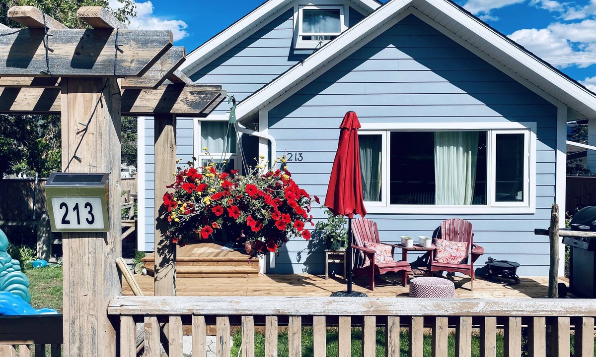 Jasper House | PROMO 5% WEEKLY DISCOUNT, ONLY FOR NOV/DEC/JAN/FEB. Downtown Jasper Suite