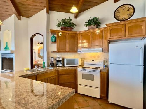 Playas de Rosarito Hotel | Puerto Nuevo Surf Villa del Mar 2BR with pool