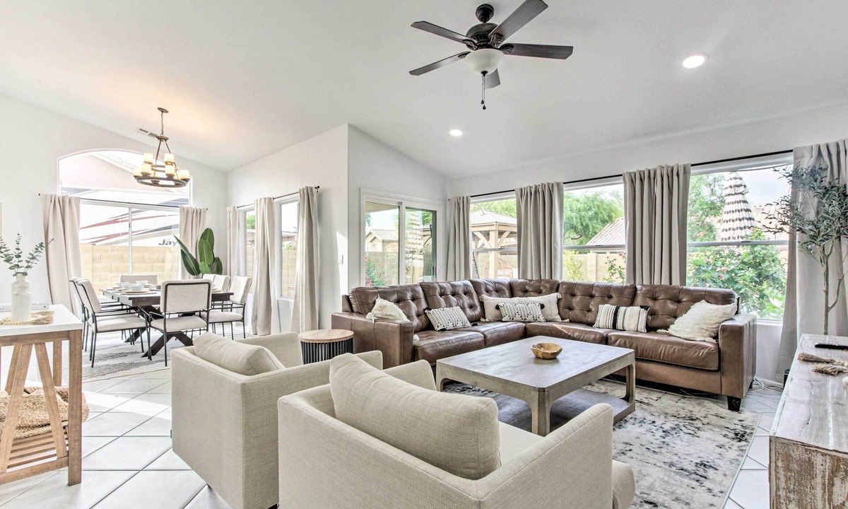 Chandler Cottage | Putting Green! Desert Group Getaway in Chandler