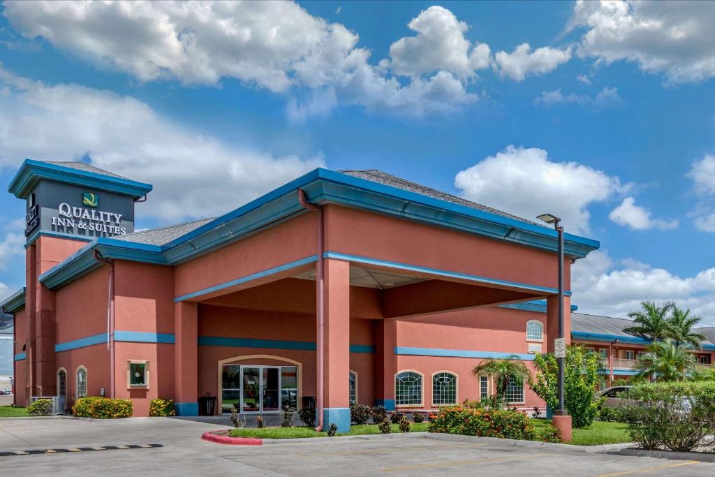 Mercedes Hotel | Quality Inn & Suites at The Outlets Mercedes-Weslaco
