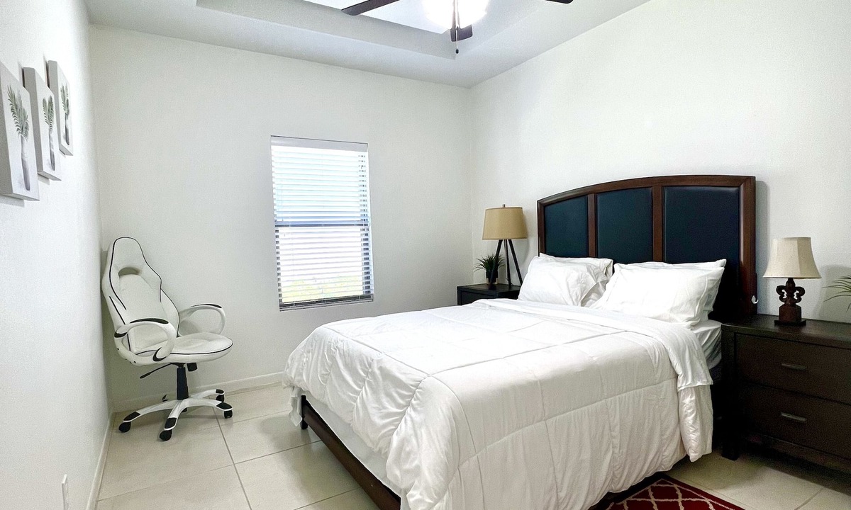 Pharr Apartment | Queen size bed, gated and modern apt. Excellent location