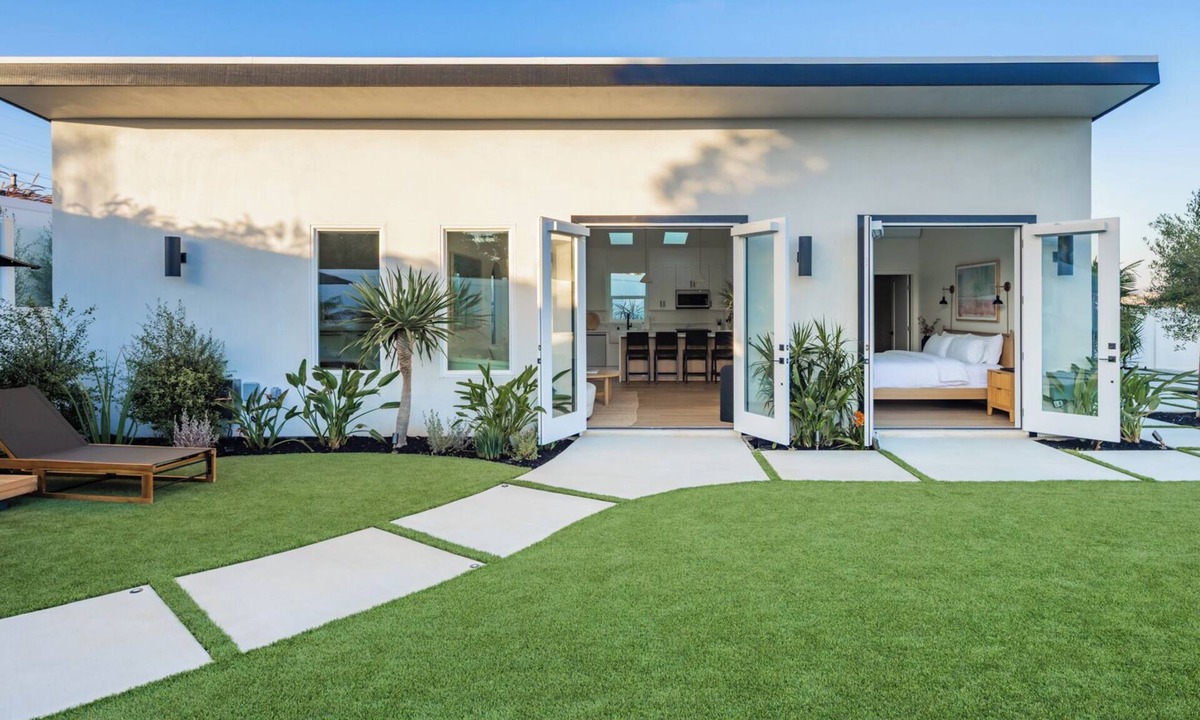 East Side Capistrano House | Quiet Coastal Modern-Ocean views-Hot tub- 7 mins to the beach
