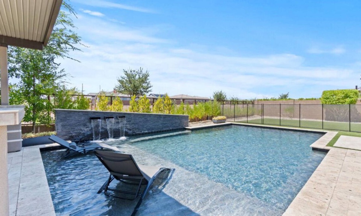 Camino a Lago House | Quiet Family Villa with Pool and Home Gym