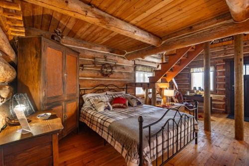 Bonners Ferry House | Quiet Log Cabin Gazebo Near River & Trails
