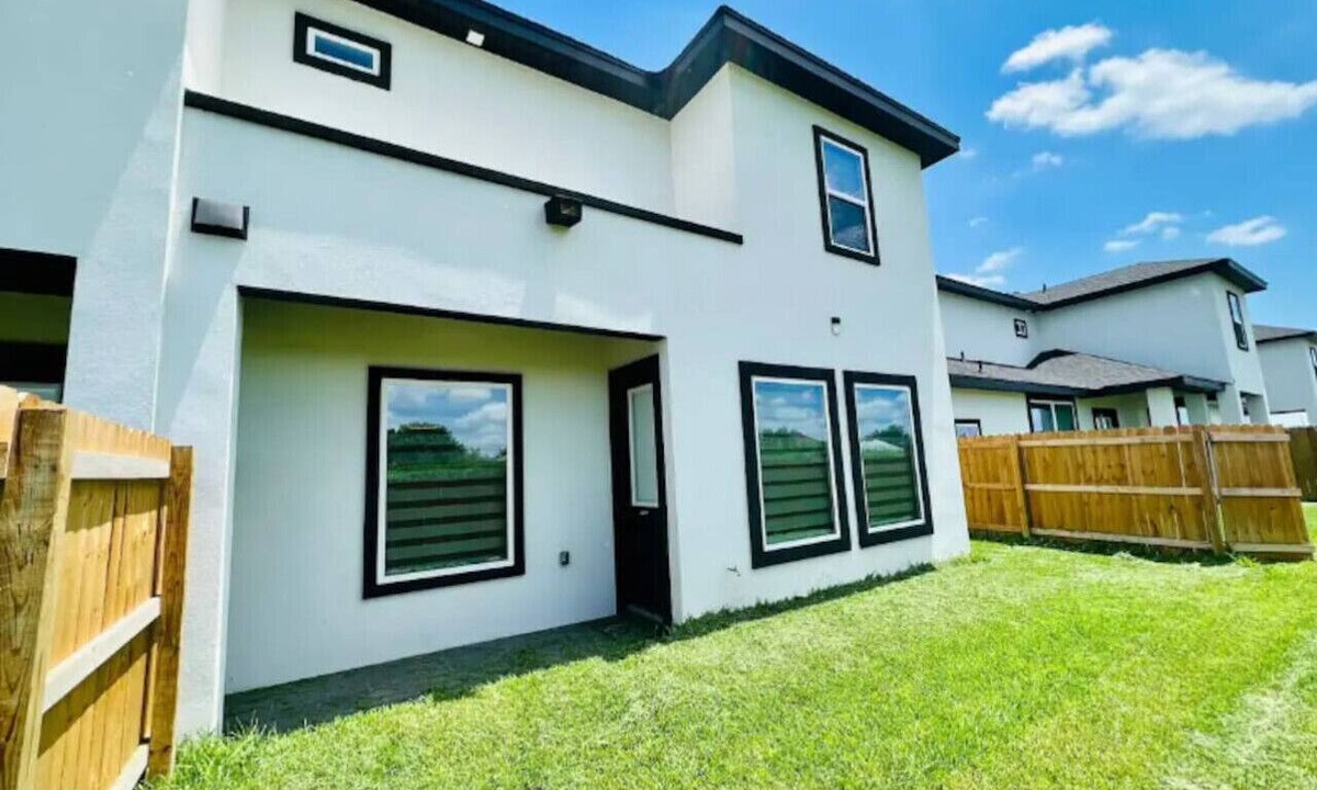 McAllen Apartment | Quinta Real Townhomes - 4909