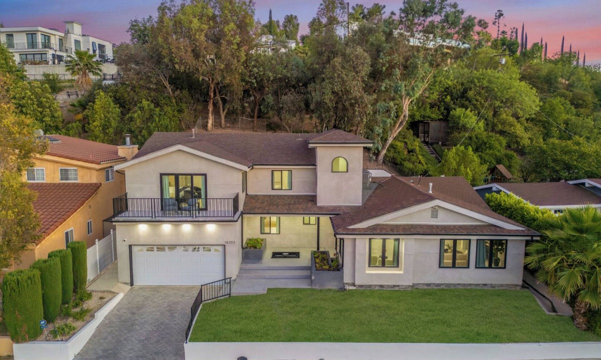 Tarzana House | Rancho Haven - Valley Hideaway Retreat with Private Yard