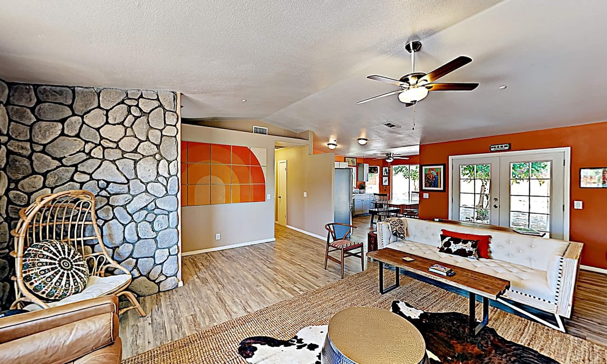Pioneertown House | Rawhide Ranch -Walk to Pappy & Harriets w/Hot Tub!