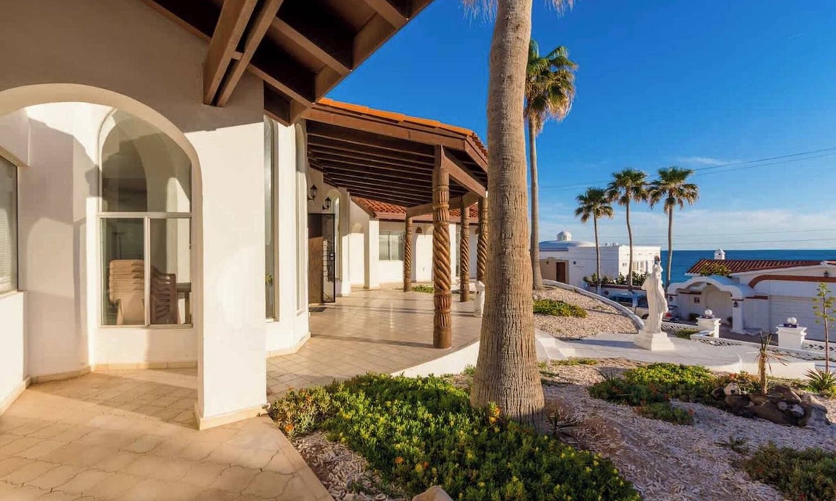 Las Conchas House | Recently Renovated Oceanview Home Casa Hebe