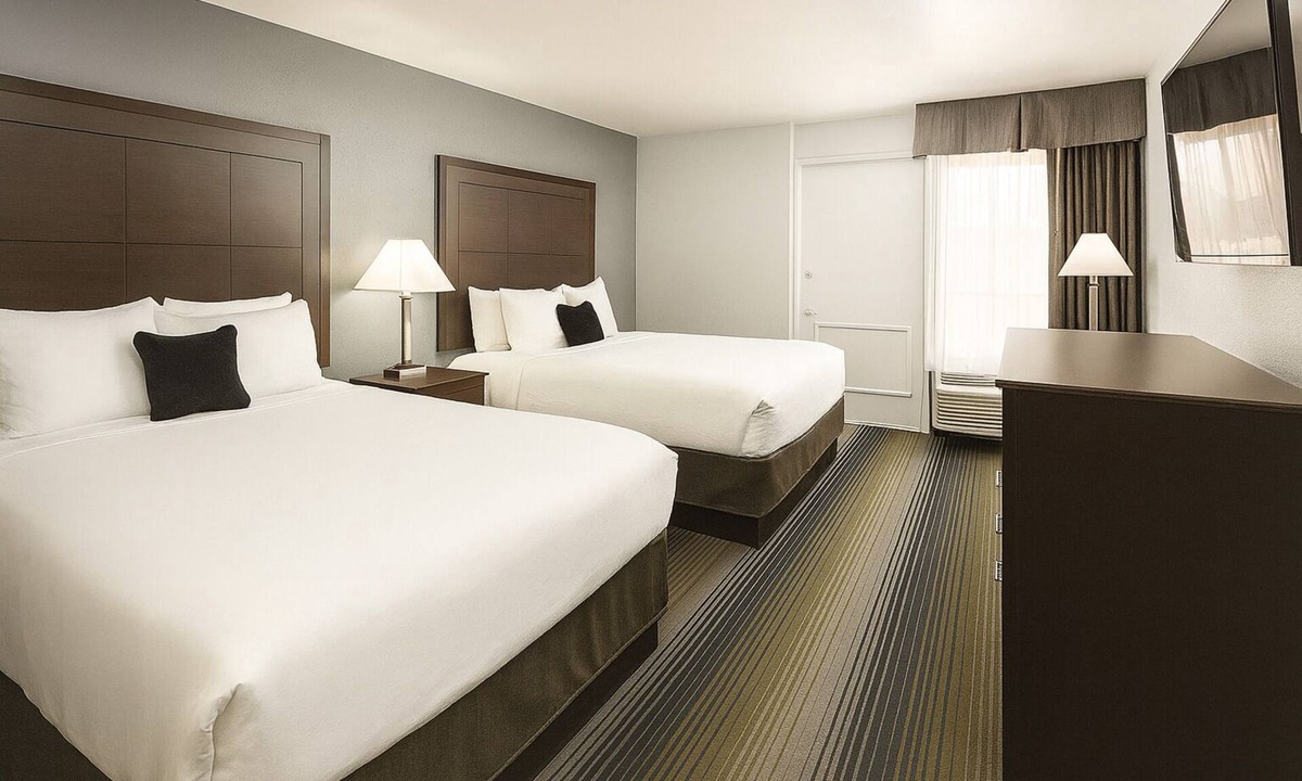 Downtown Tucson Hotel | Relax and Unwind in Downtown Tucson! 4 Kid-friendly Rooms! Outdoor Pool Onsite!