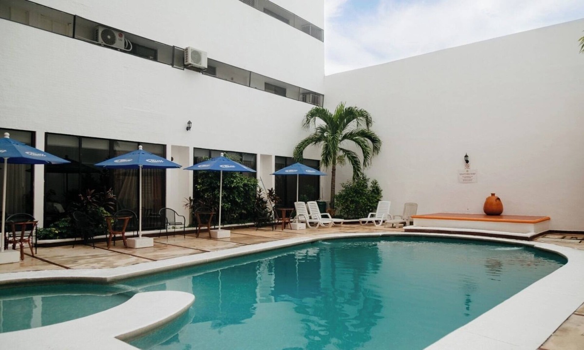 Merida Hotel | Relax at a Poolside Hotel in Mérida’s Centro District Near Dining & Local Market