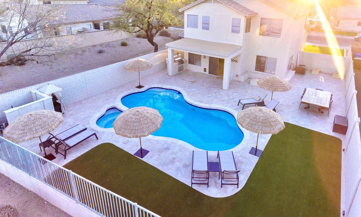 Stetson Hills State House | Relaxing and Spacious Model-Home w/A Resort-Style Backyard & Heated Pool