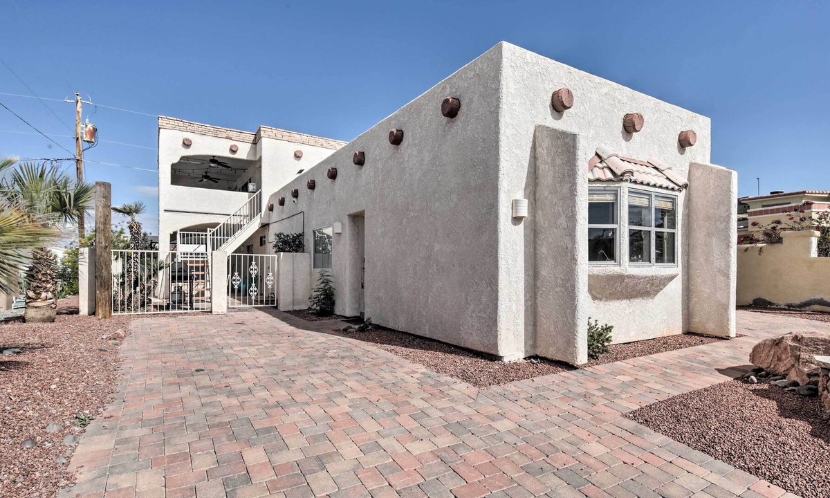 Desert Hills House | Relaxing Home w/ Pool, BBQ, Balcony + Lake Views!