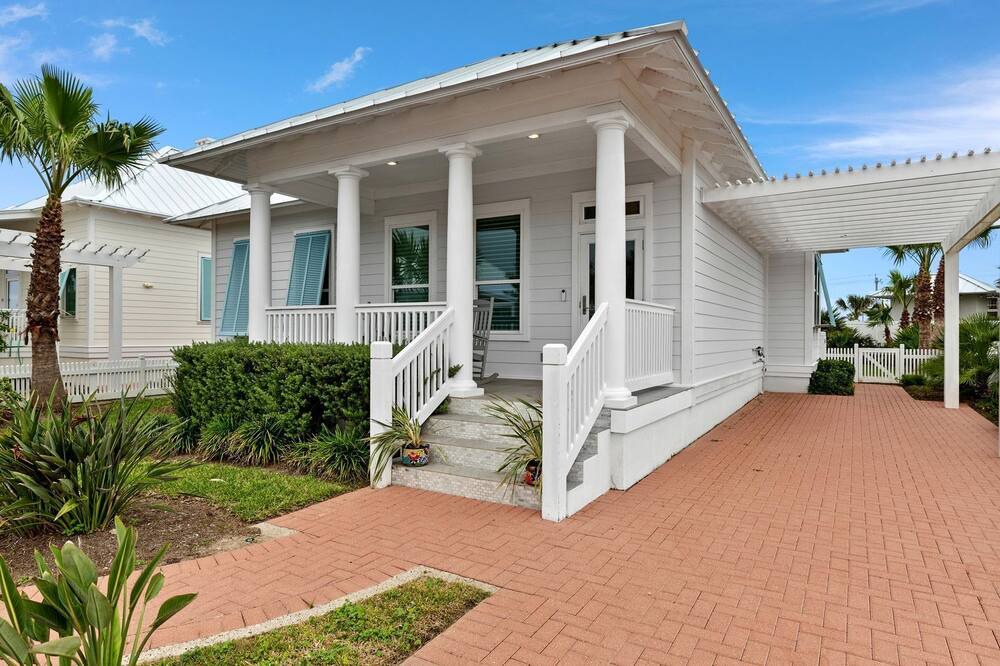 The Shores House | Relaxing Sea Breeze Cottage Beachside Retreat in South Padre Island TX