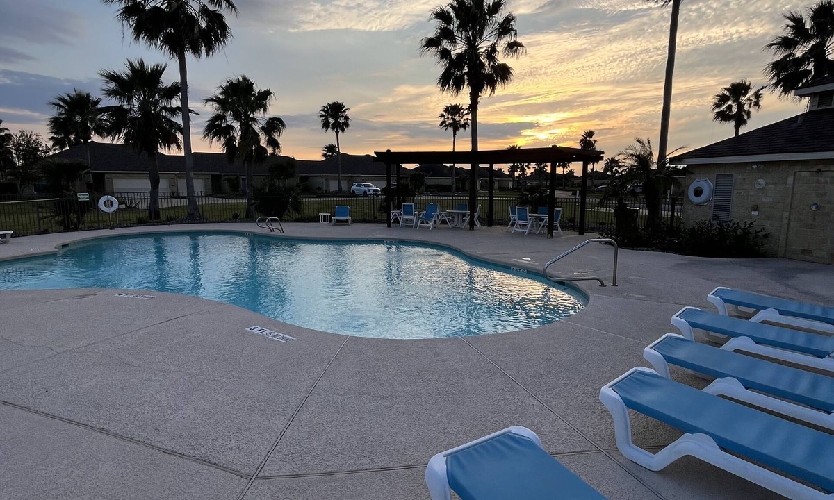 Laguna Vista Villa | Relaxing Villa - 15 mins from South Padre Island