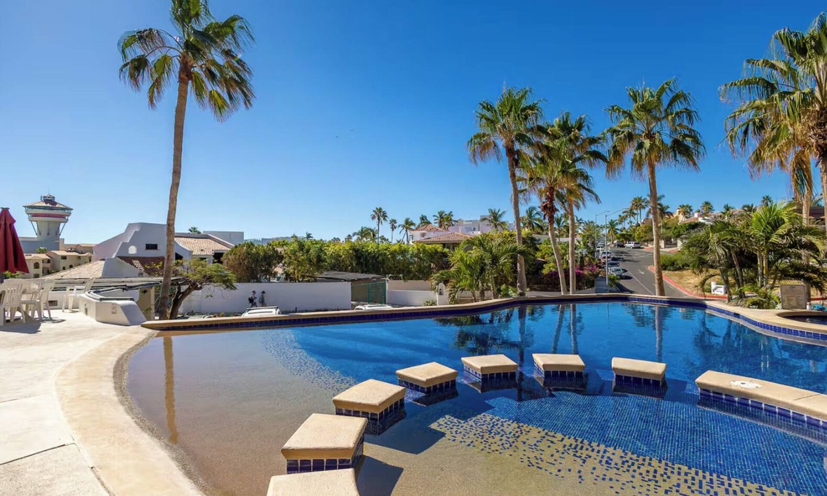 Campo de Golf Fonatur Condo | Renovated | Golf Views | 3 Pools | Near Beach